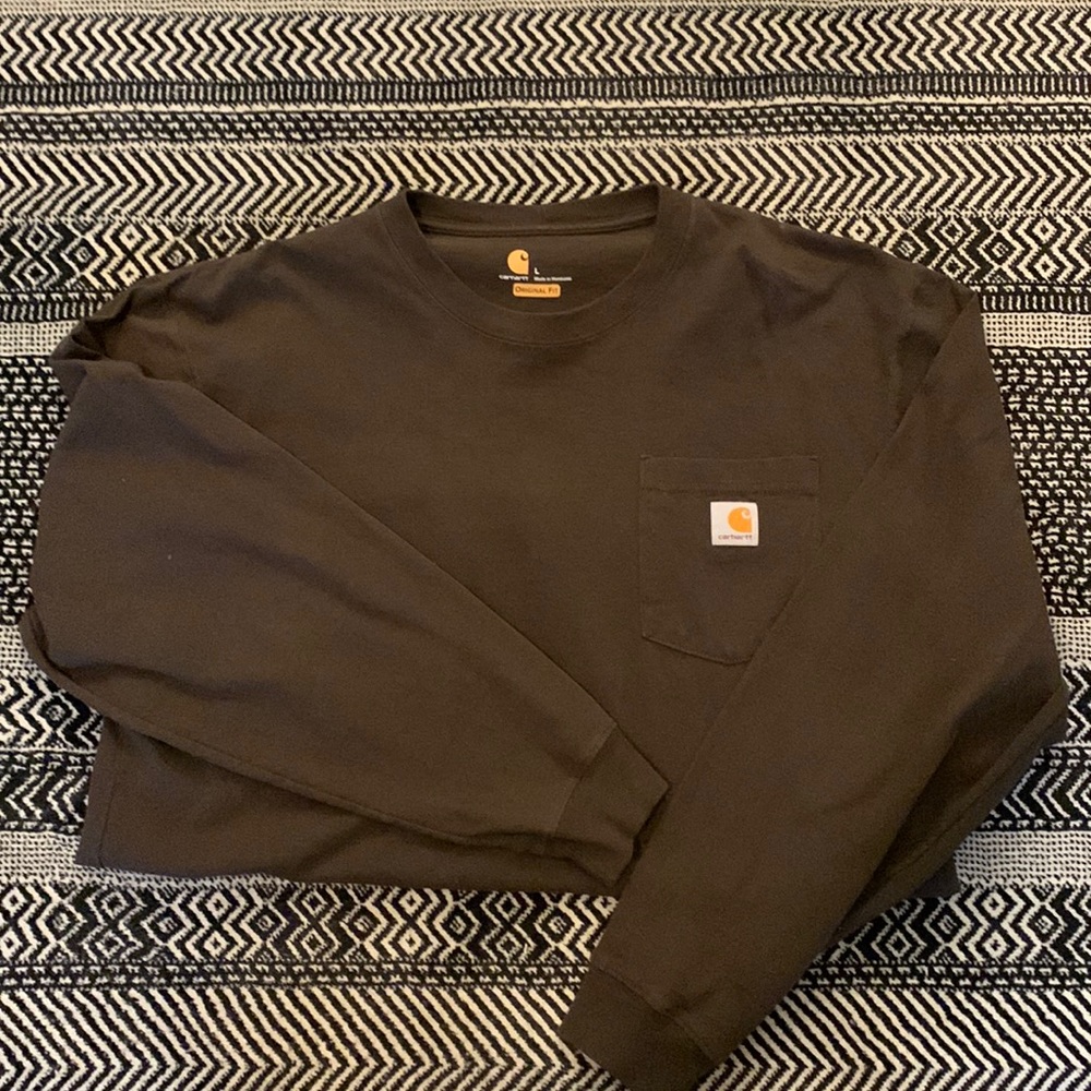 Mens Classic Long Sleeve CARHARTT shirt.
